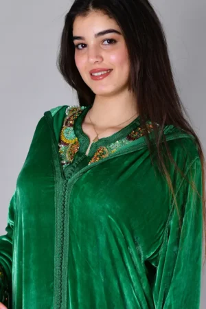 جلابه من قطعتين ثوب الموبره بلونٍ أخضر زمرديٍّ خلاب