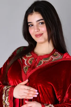جلابه من قطعتين ثوب الموبره لون أحمر ياقوتي داكن ونابض